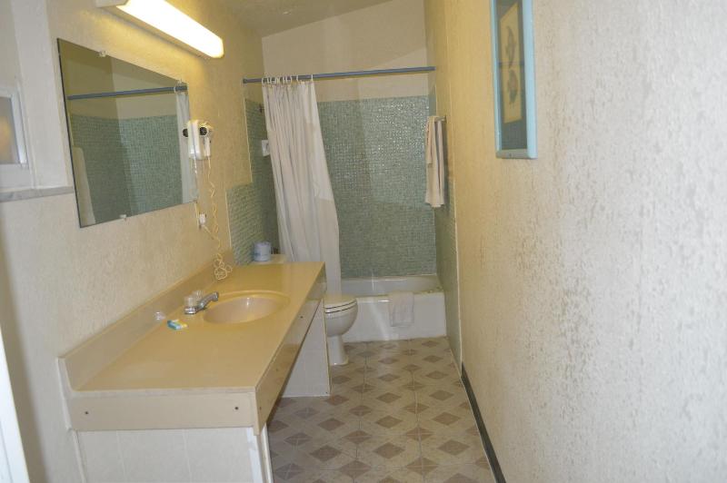 Tarpon Inn image