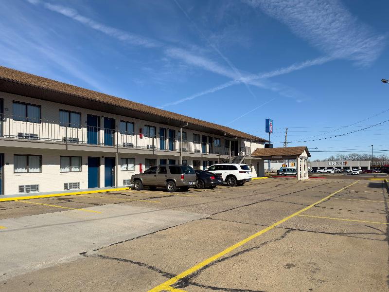 Motel 6 Dyersburg, TN