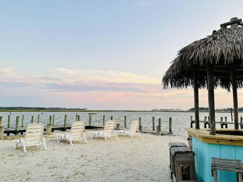 Snug Harbor Marina And Hotel — exterior view