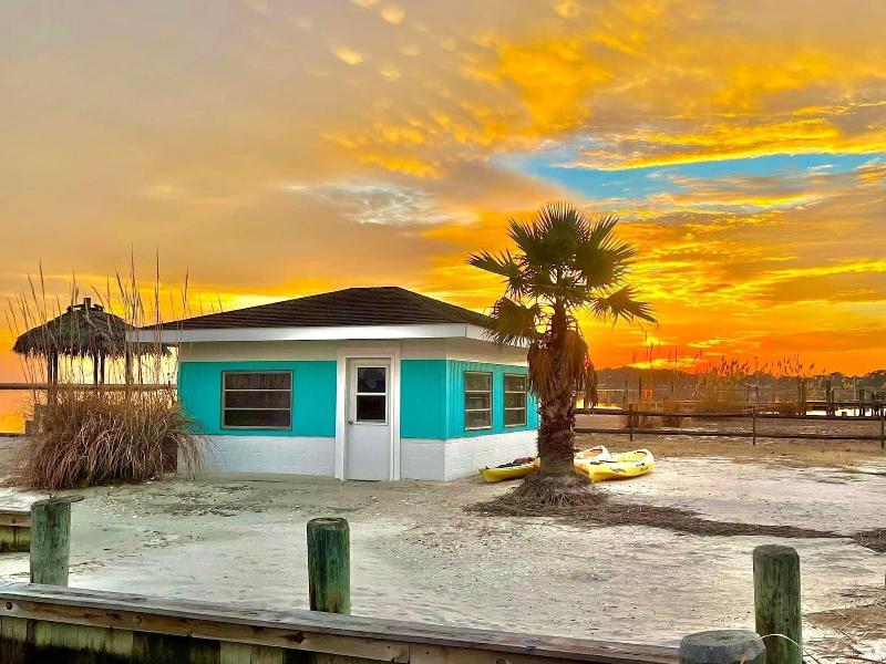 Snug Harbor Marina And Hotel — general view