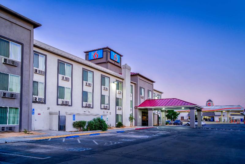 Motel 6 Hesperia, CA - West Main Street - I-15 image