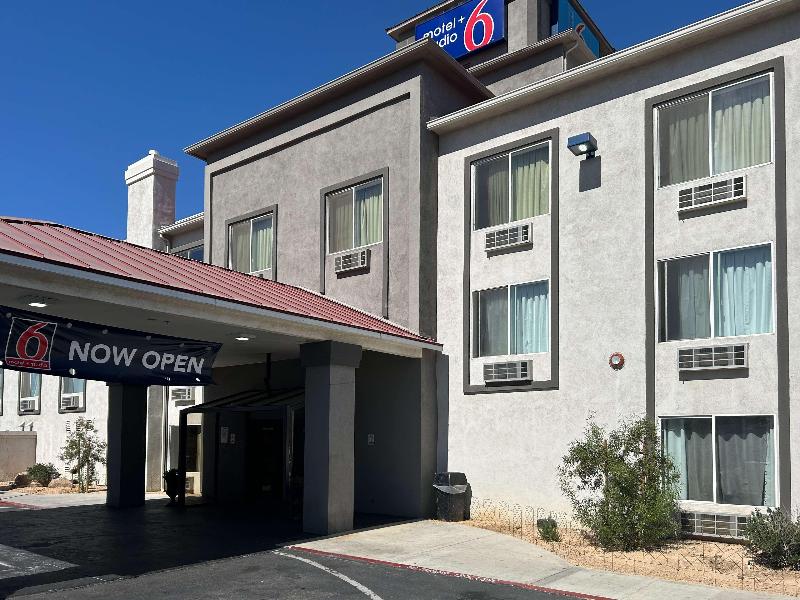 Motel 6 Hesperia, CA - West Main Street - I-15 image