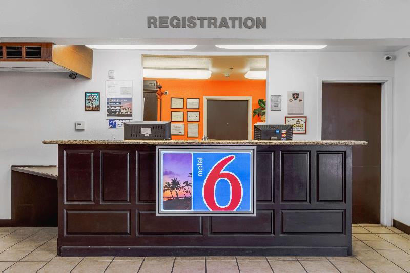 Motel 6 Hesperia, CA - West Main Street - I-15 image
