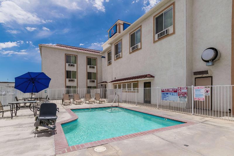 Motel 6 Hesperia, CA - West Main Street - I-15 image