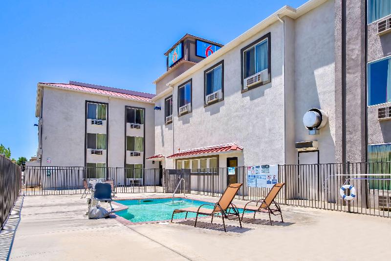 Motel 6 Hesperia, CA - West Main Street - I-15 image