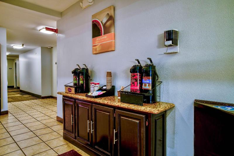 Motel 6 Hesperia, CA - West Main Street - I-15 image