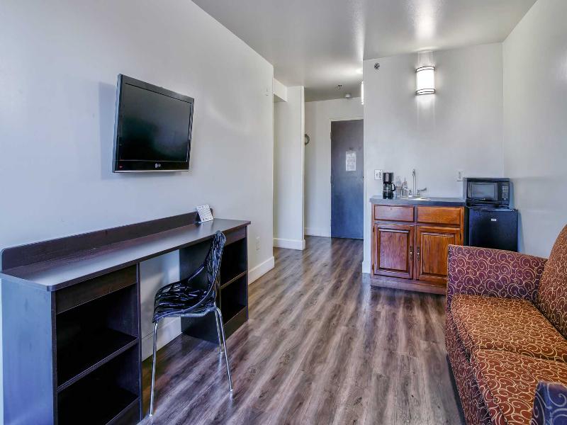 Motel 6 Hesperia, CA - West Main Street - I-15 image