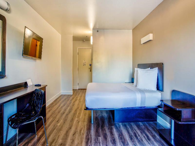 Motel 6 Hesperia, CA - West Main Street - I-15 image