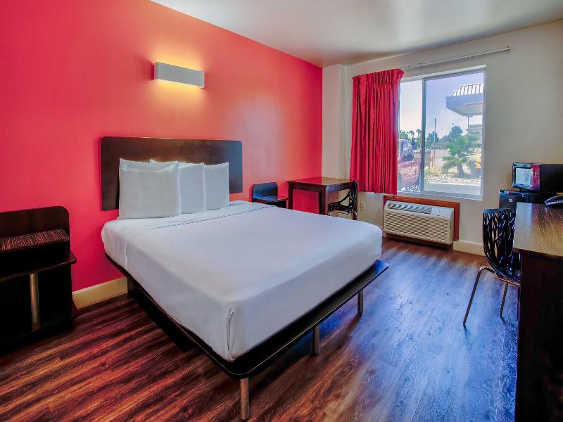 Motel 6 Hesperia, CA - West Main Street - I-15 image