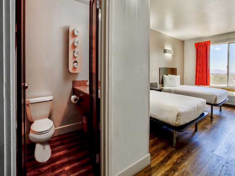 Motel 6 Hesperia, CA - West Main Street - I-15 image