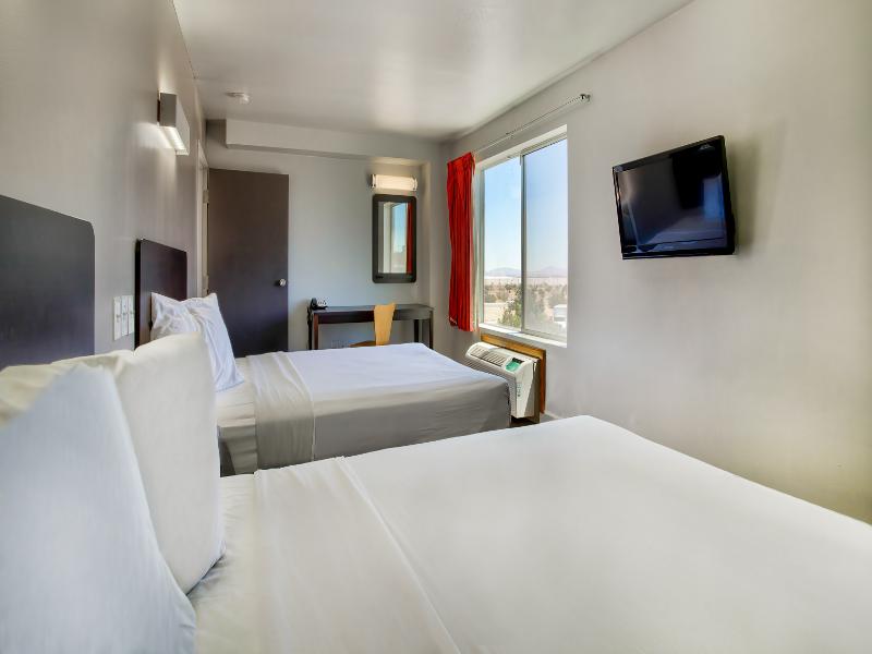 Motel 6 Hesperia, CA - West Main Street - I-15 image