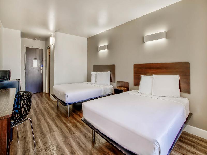 Motel 6 Hesperia, CA - West Main Street - I-15 image