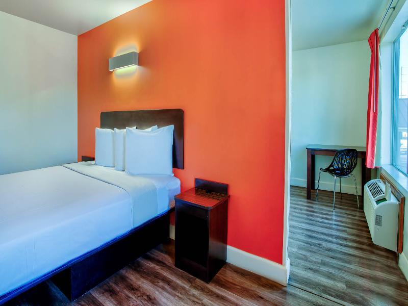 Motel 6 Hesperia, CA - West Main Street - I-15 image