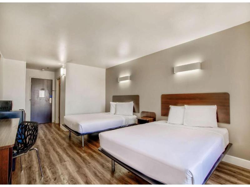 Motel 6 Hesperia, CA - West Main Street - I-15 image