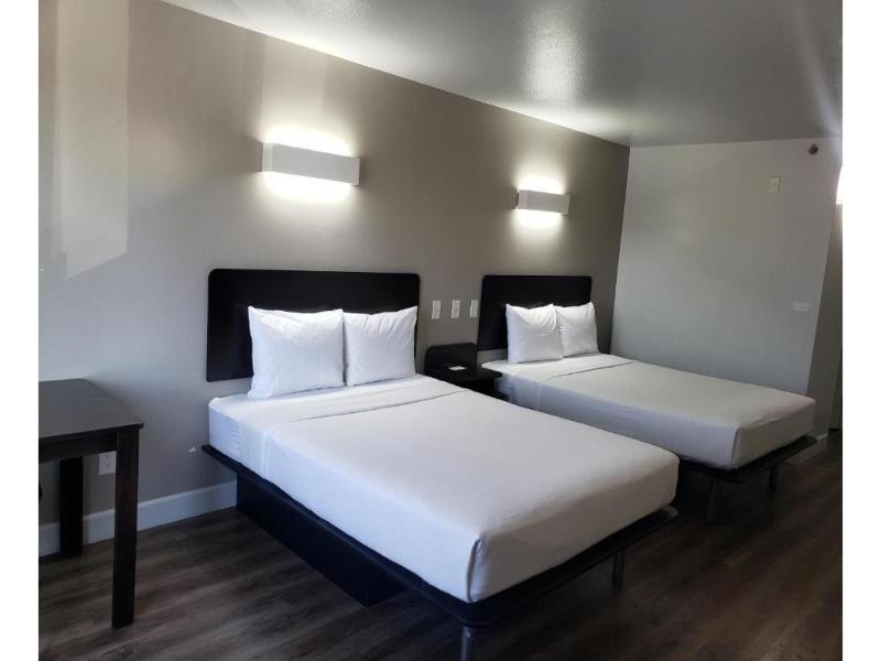 Motel 6 Hesperia, CA - West Main Street - I-15 image