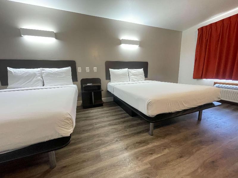 Motel 6 Hesperia, CA - West Main Street - I-15 image