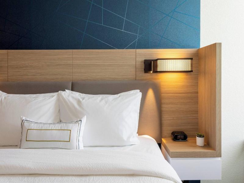Springhill Suites By Marriott Minneapolis Maple Gr image