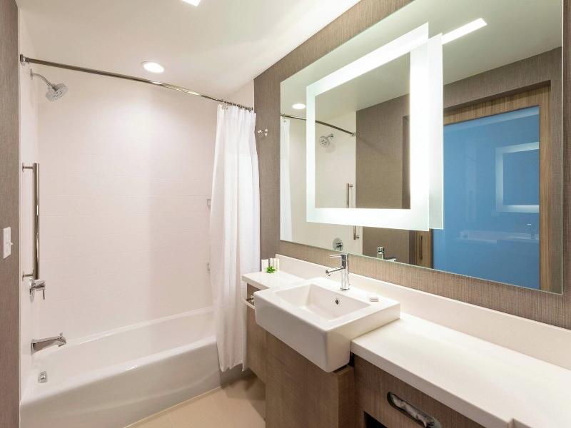 Springhill Suites By Marriott Minneapolis Maple Gr image
