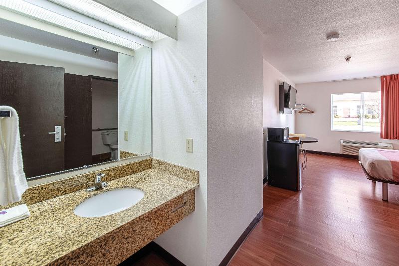 Motel 6 Lebanon, IN image