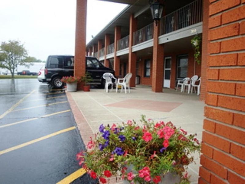 Travel Inn & Suites image