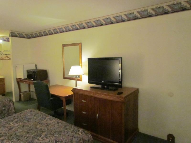 Travel Inn & Suites image