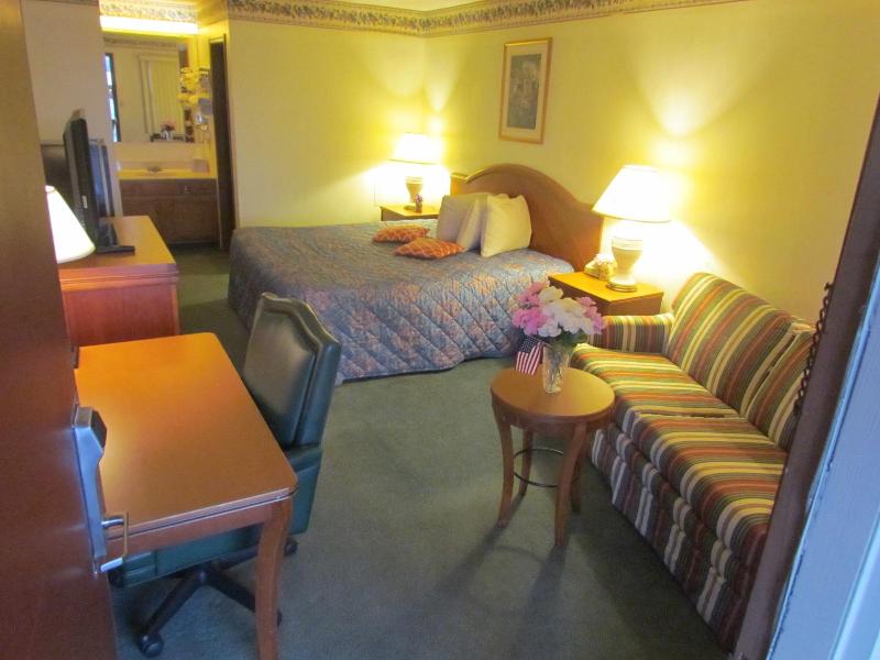 Travel Inn & Suites image