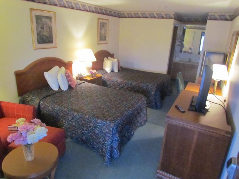Travel Inn & Suites image