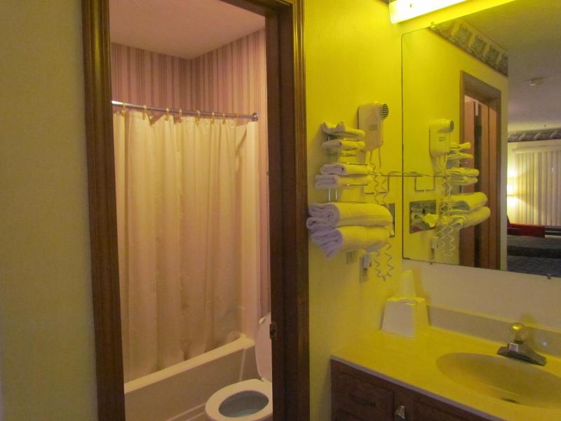Travel Inn & Suites image