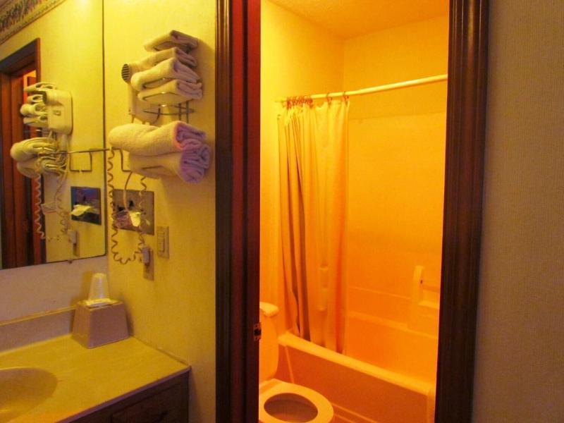 Travel Inn & Suites image