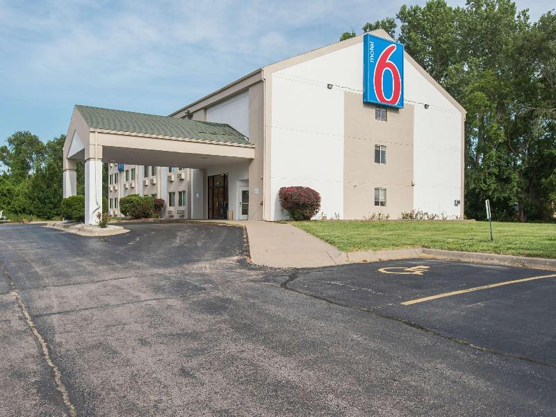 Motel 6 Lawrence, Ks image