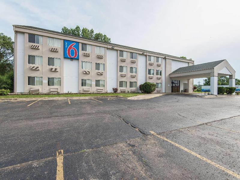 Motel 6 Lawrence, Ks image