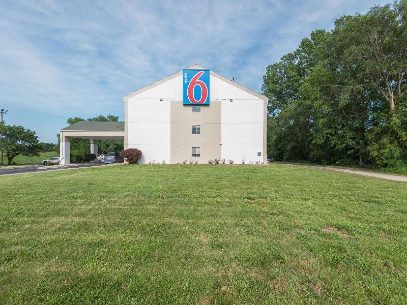 Motel 6 Lawrence, Ks image