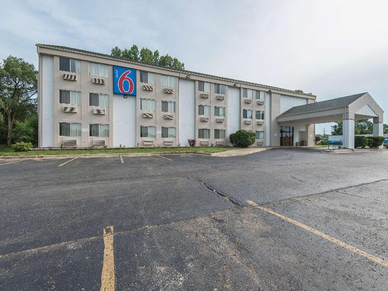 Motel 6 Lawrence, Ks image