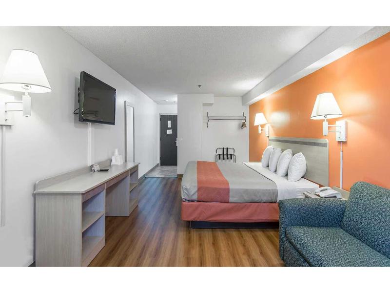 Motel 6 Lawrence, Ks image