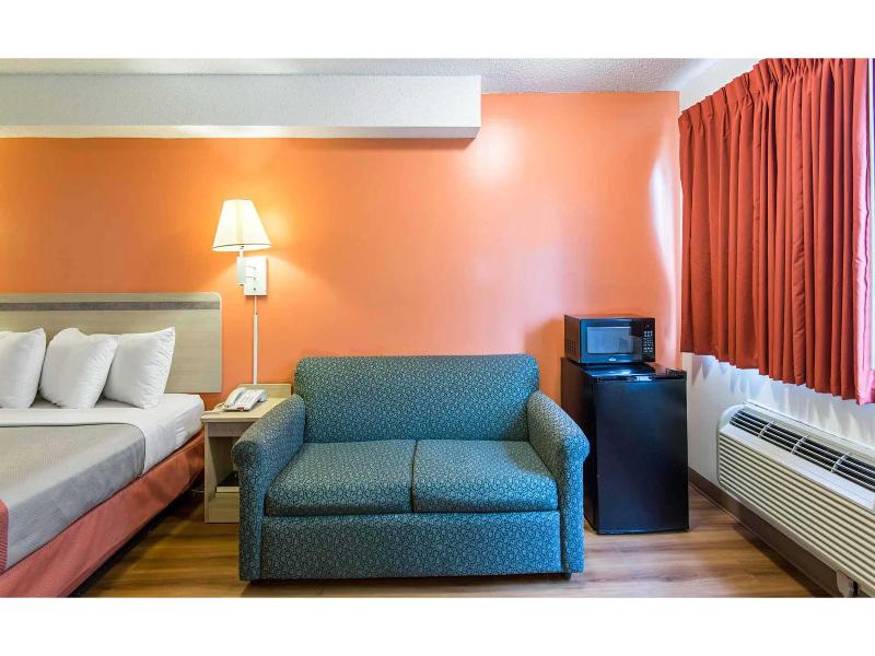 Motel 6 Lawrence, Ks image