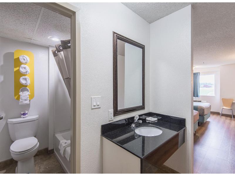 Motel 6 Lawrence, Ks image