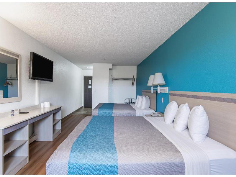 Motel 6 Lawrence, Ks image