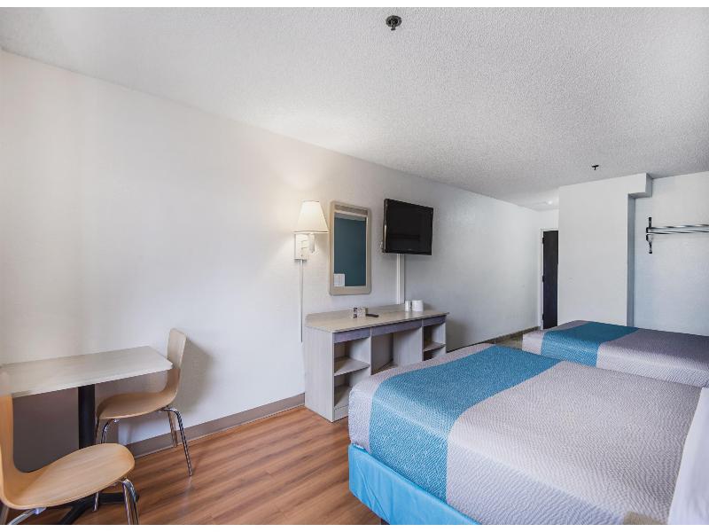 Motel 6 Lawrence, Ks image