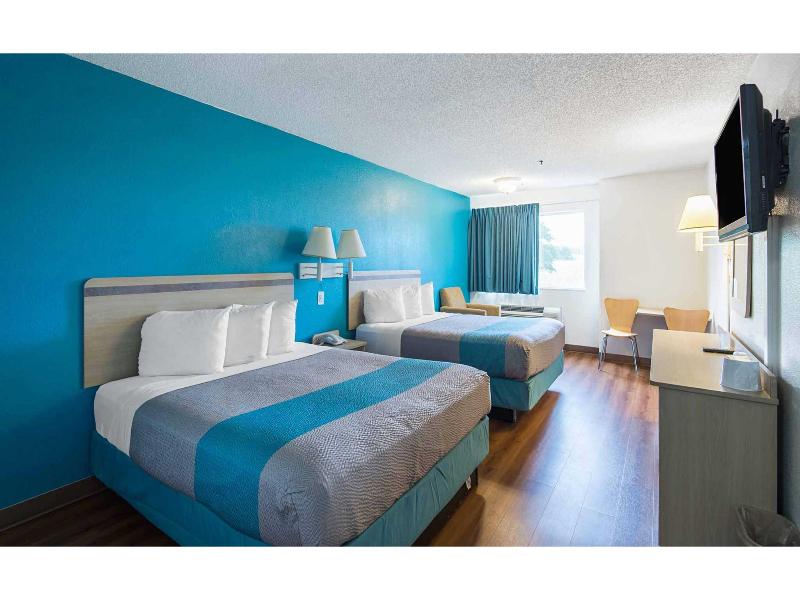 Motel 6 Lawrence, Ks image