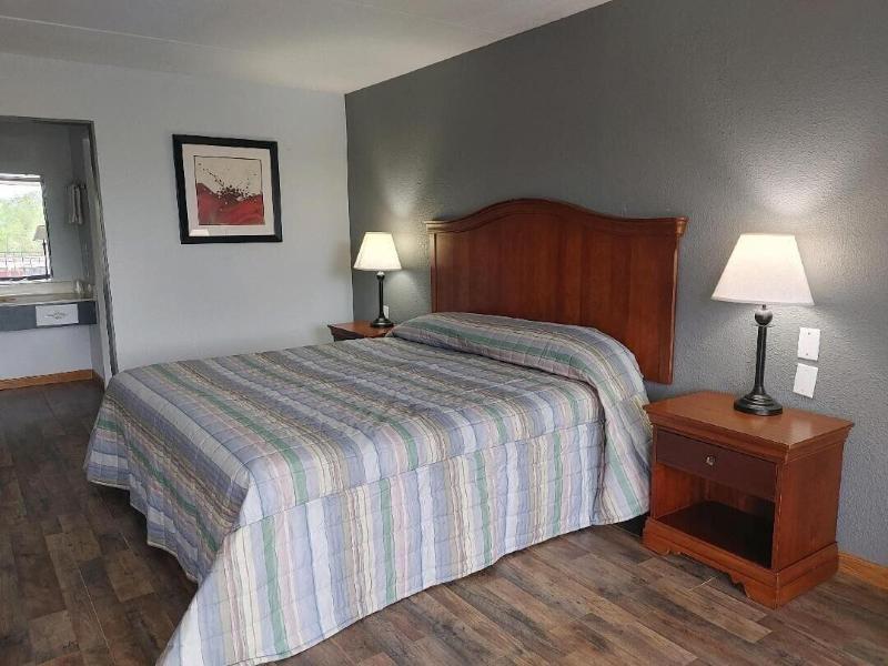 OYO Hotel Paris TN US-79 image
