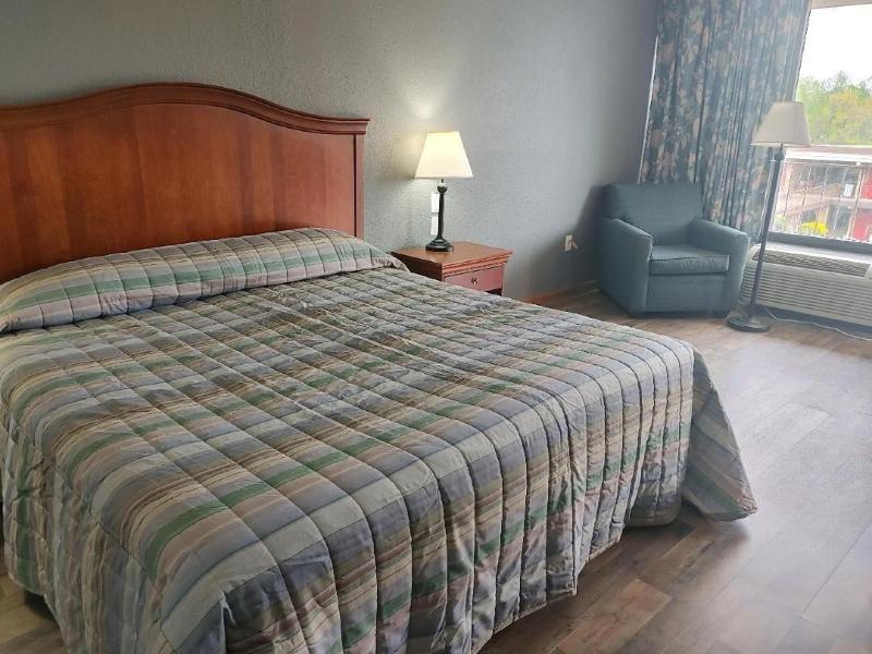 OYO Hotel Paris TN US-79 image