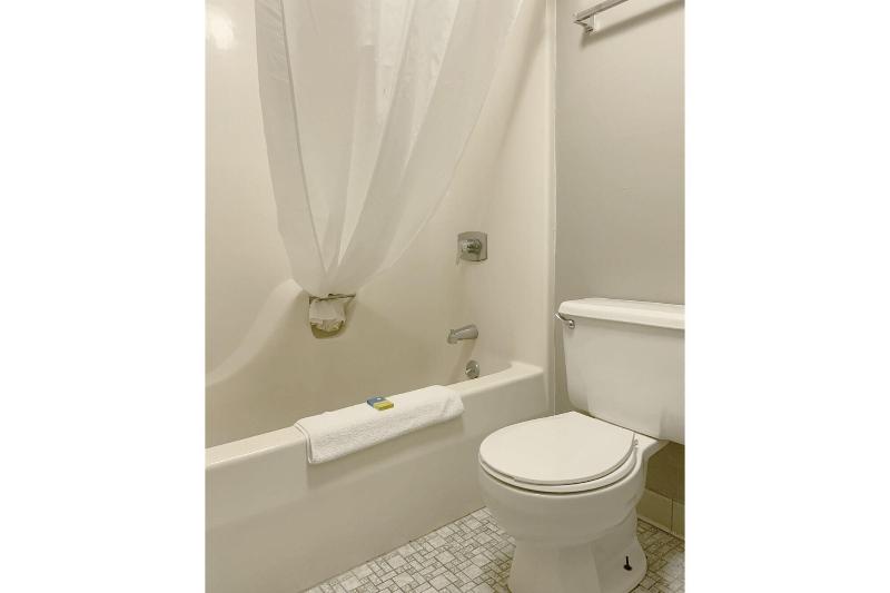 OYO Hotel Paris TN US-79 image