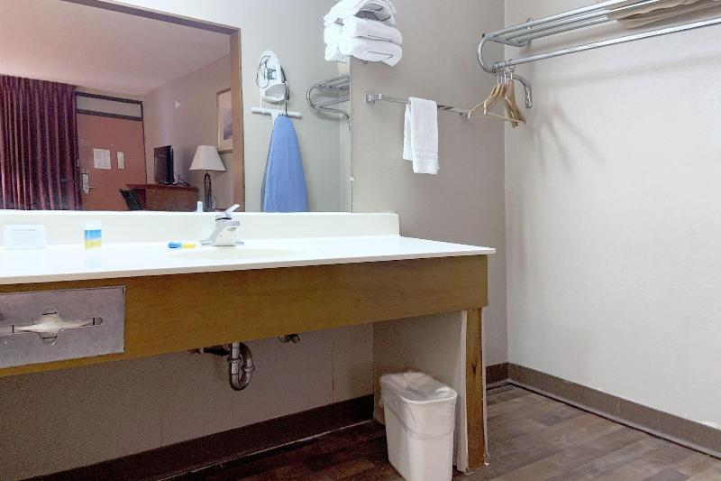 OYO Hotel Paris TN US-79 image