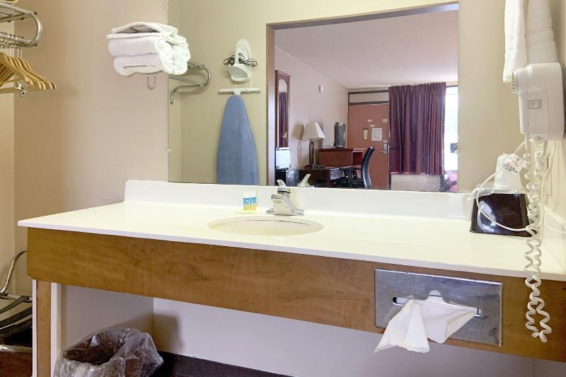 OYO Hotel Paris TN US-79 image
