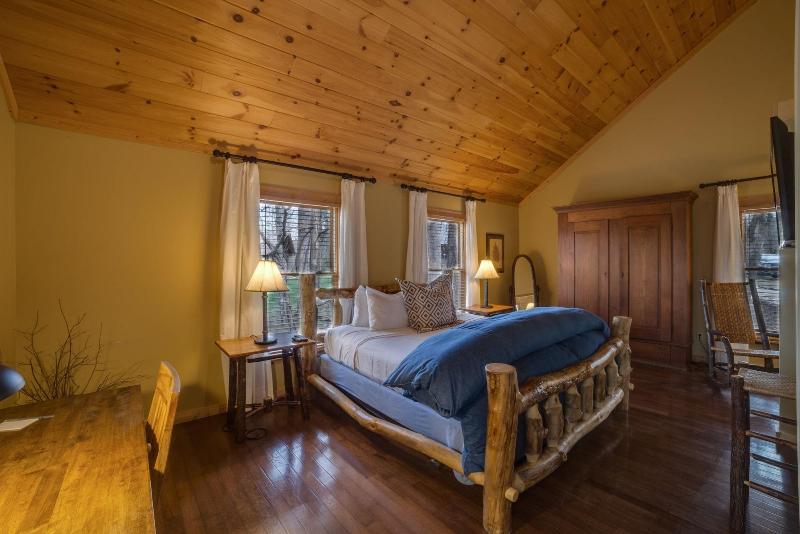 Dancing Bear Lodge image