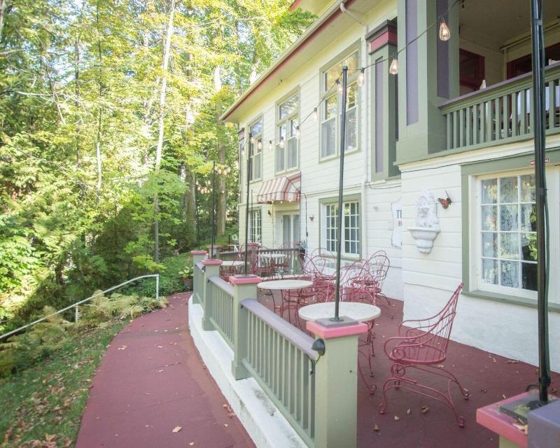 Terrace Inn And 1911 Restaurant image