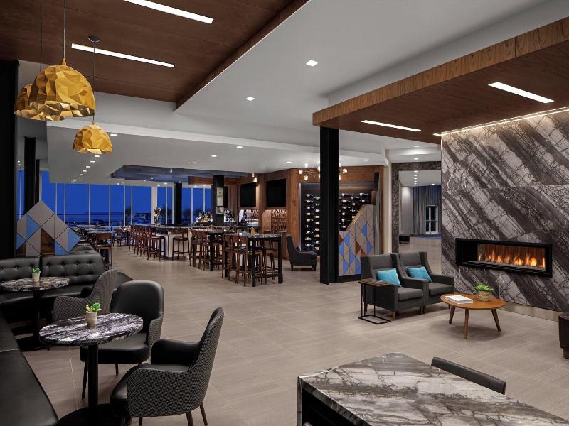 Delta Hotels By Marriott Thunder Bay image