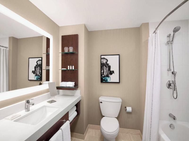 Delta Hotels By Marriott Thunder Bay image