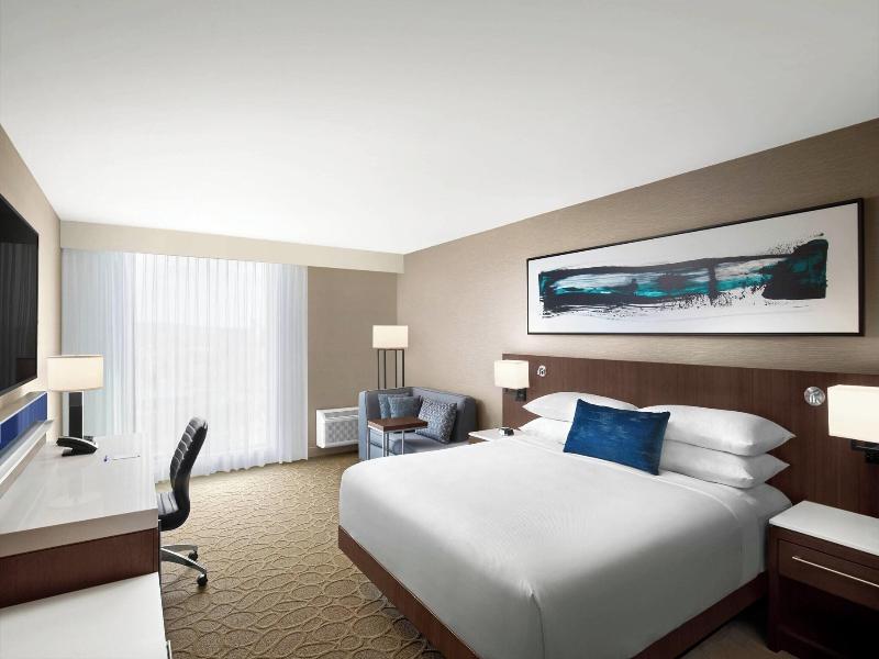Delta Hotels By Marriott Thunder Bay image