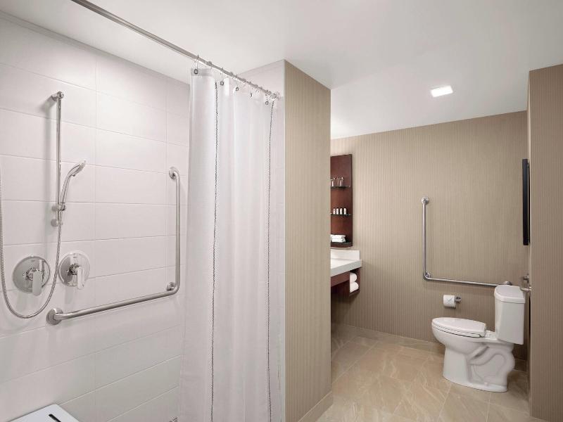 Delta Hotels By Marriott Thunder Bay image